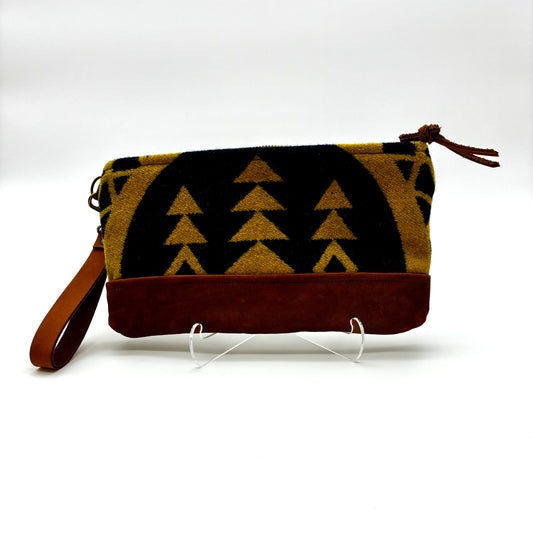 Wristlet w/strap