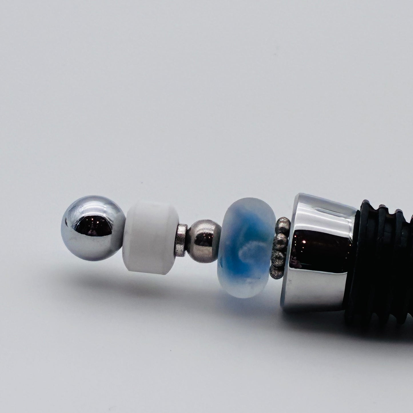 57 - White & Clear Wine Stopper