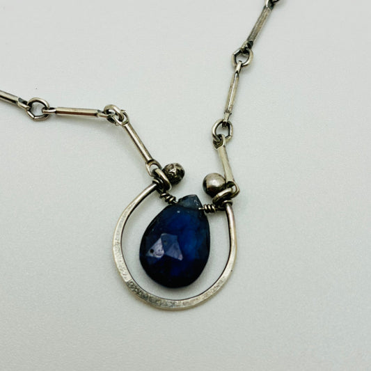 "HorseShoe" - Sapphire Earrings