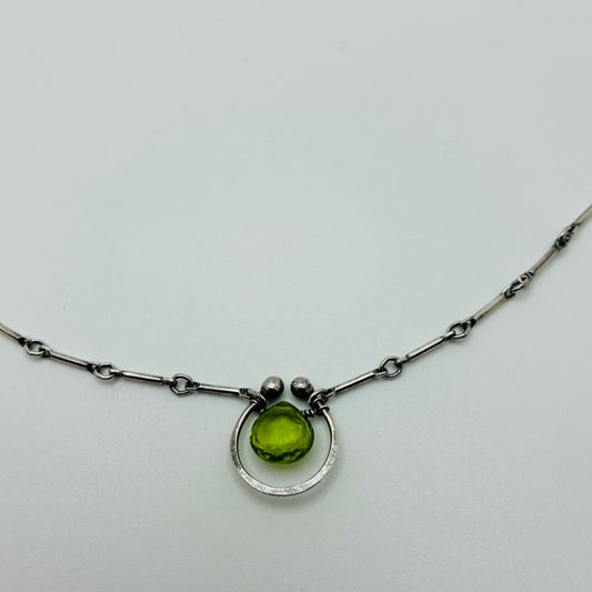 "HorseShoe" Solo - Peridot Necklace