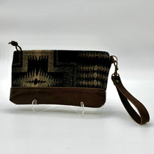 Wristlet w/strap