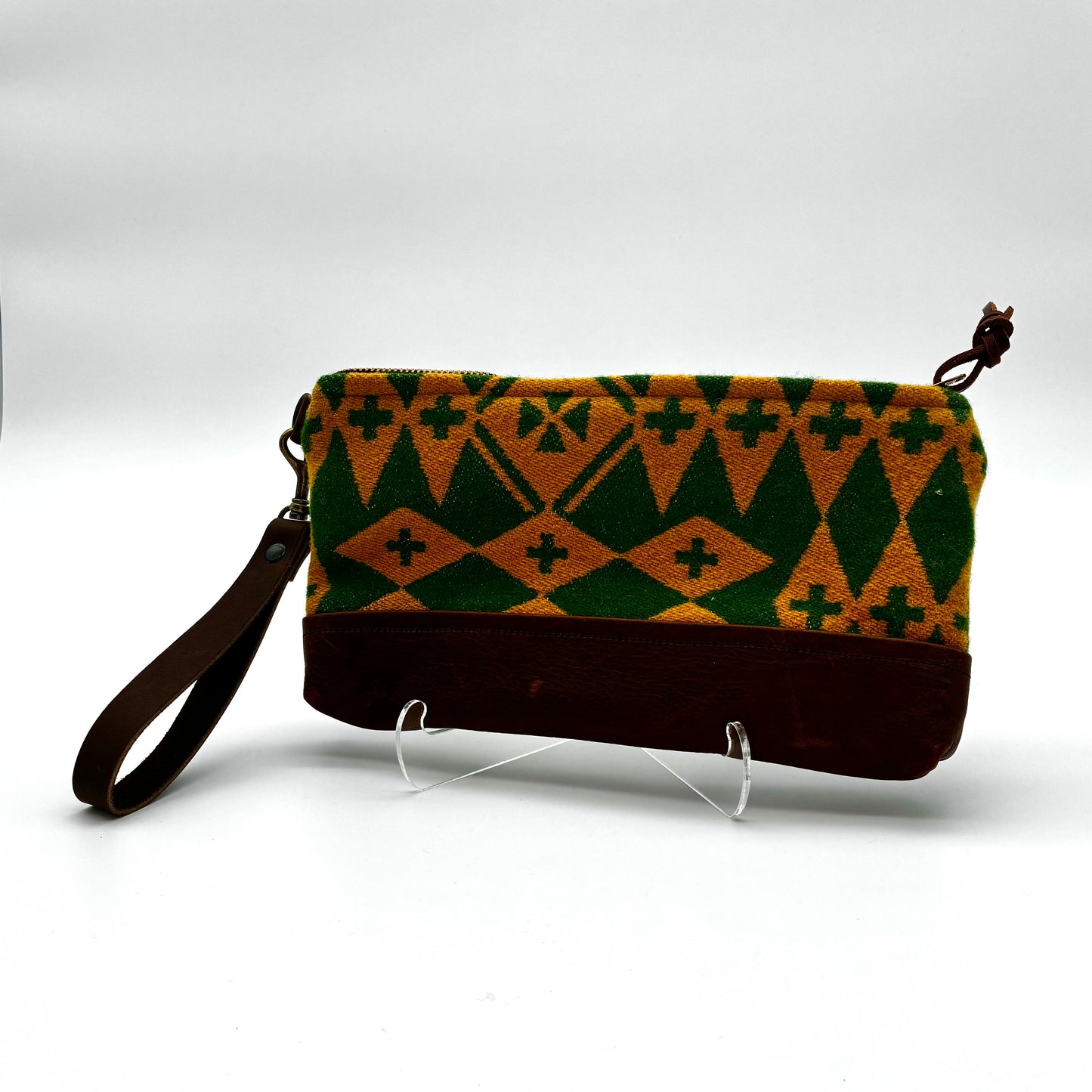 Wristlet w/strap