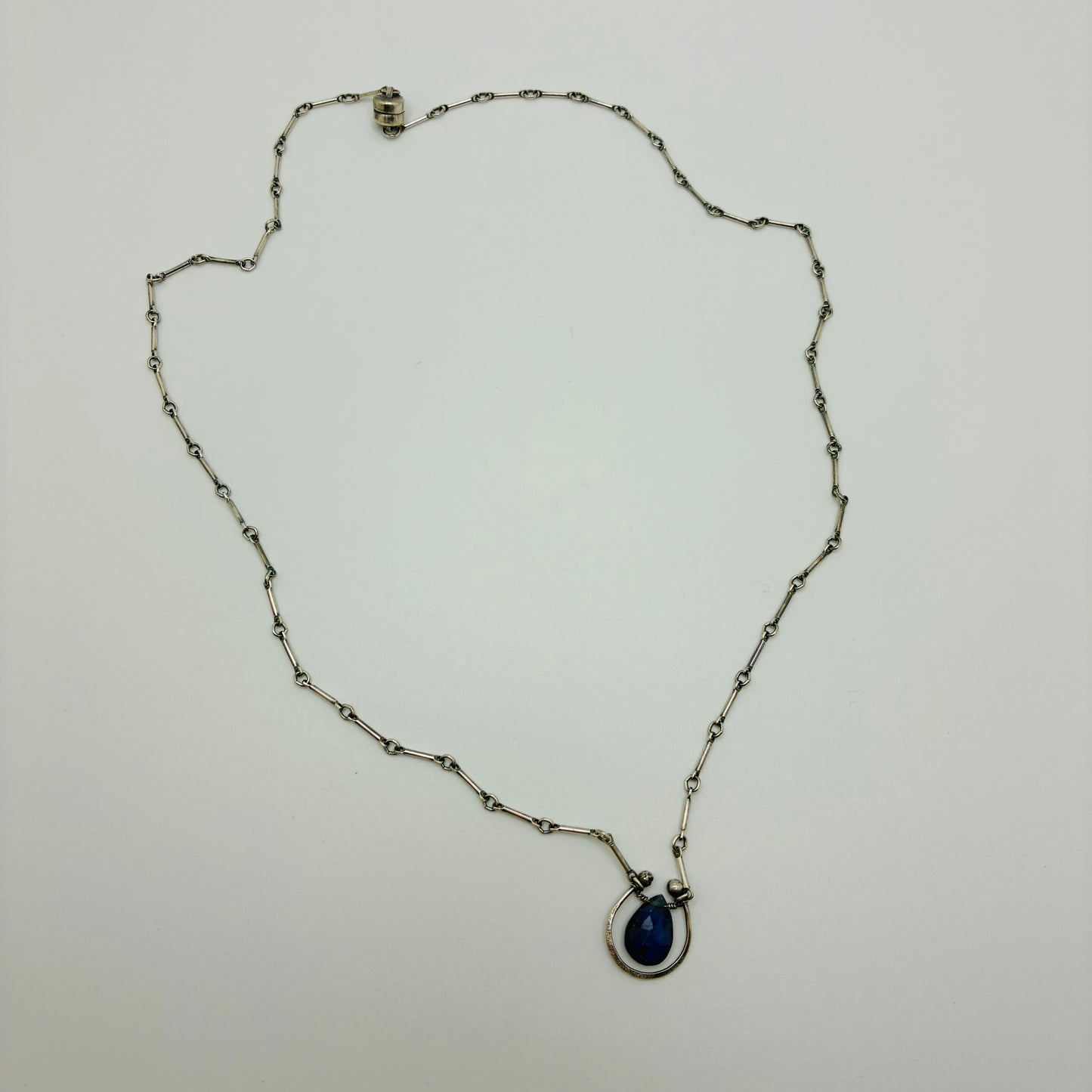 "HorseShoe" Solo - Sapphire Necklace
