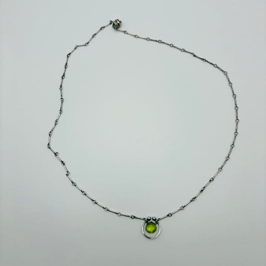"HorseShoe" Solo - Peridot Necklace